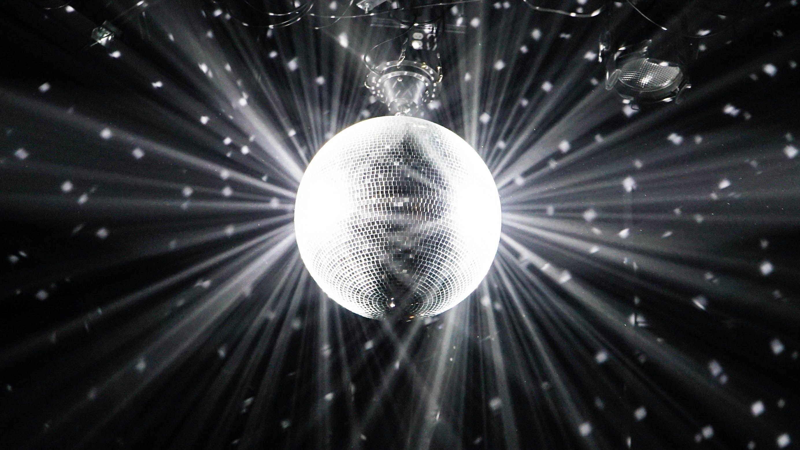 Disco Ball Wallpapers Top Free Disco Ball Backgrounds Wallpaperaccess