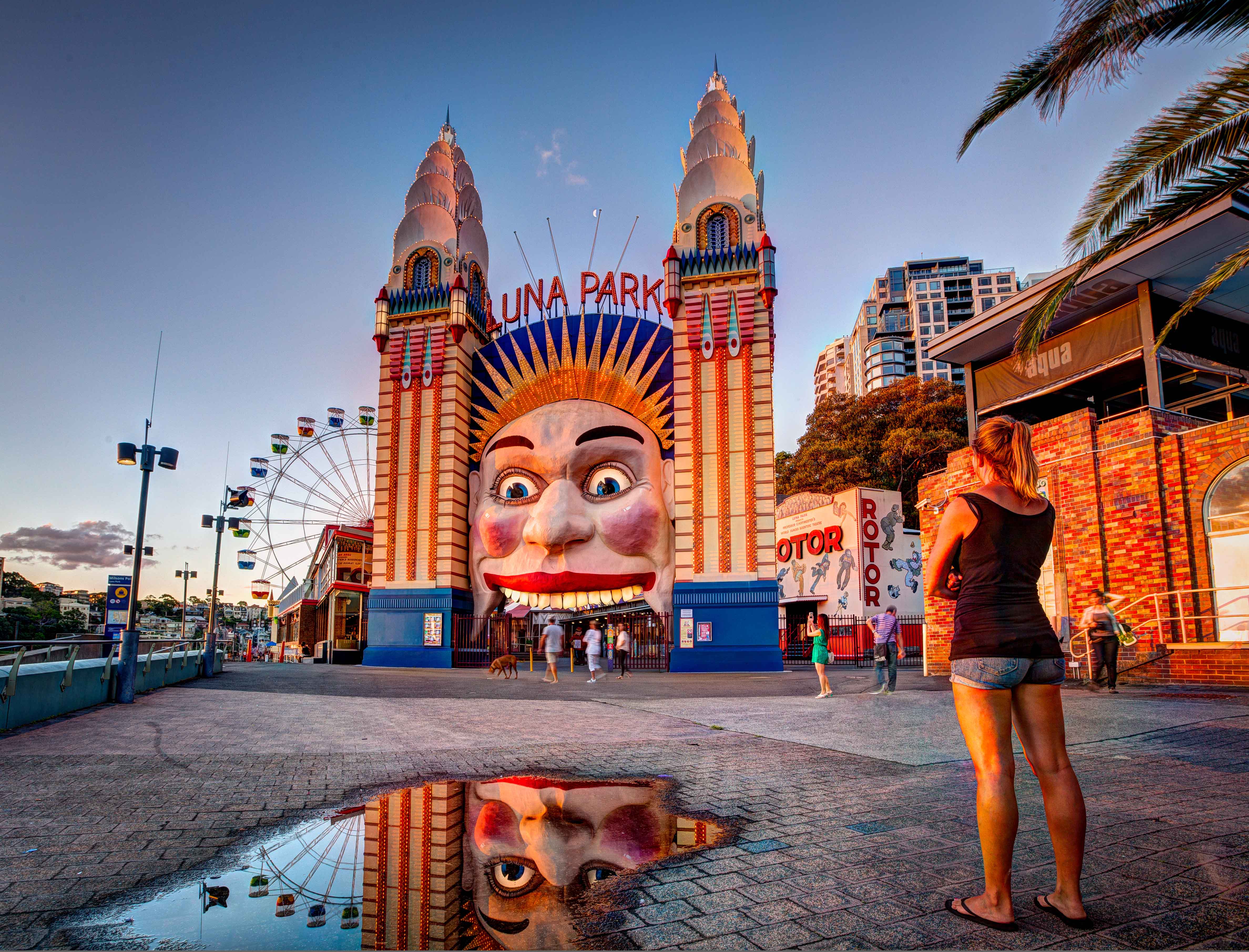4751x3623 Luna Park Wallpaper