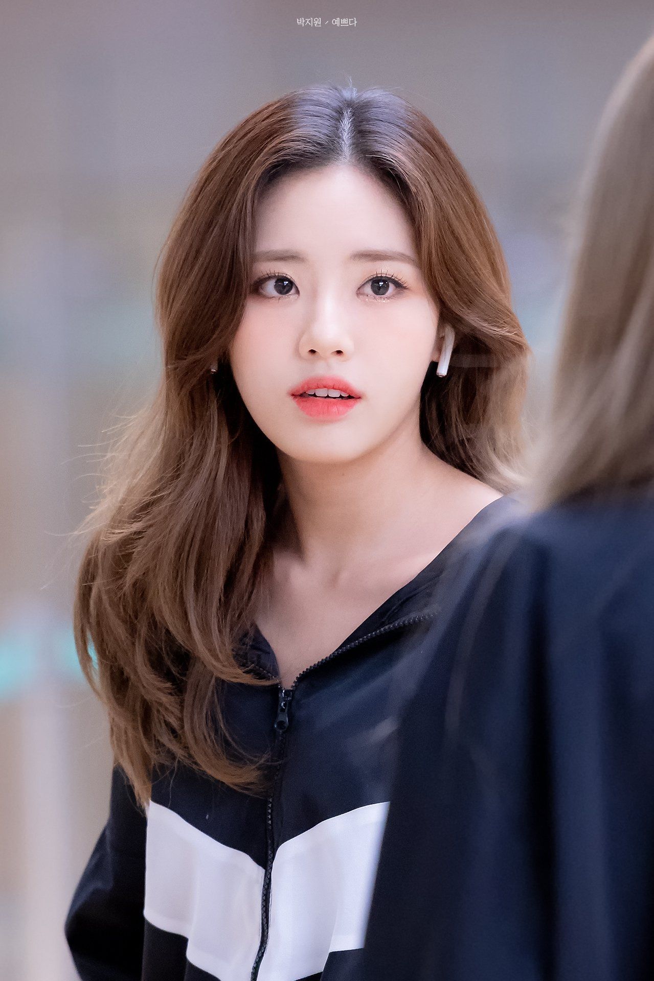 1279x1920 Korea Girl Wallpaper