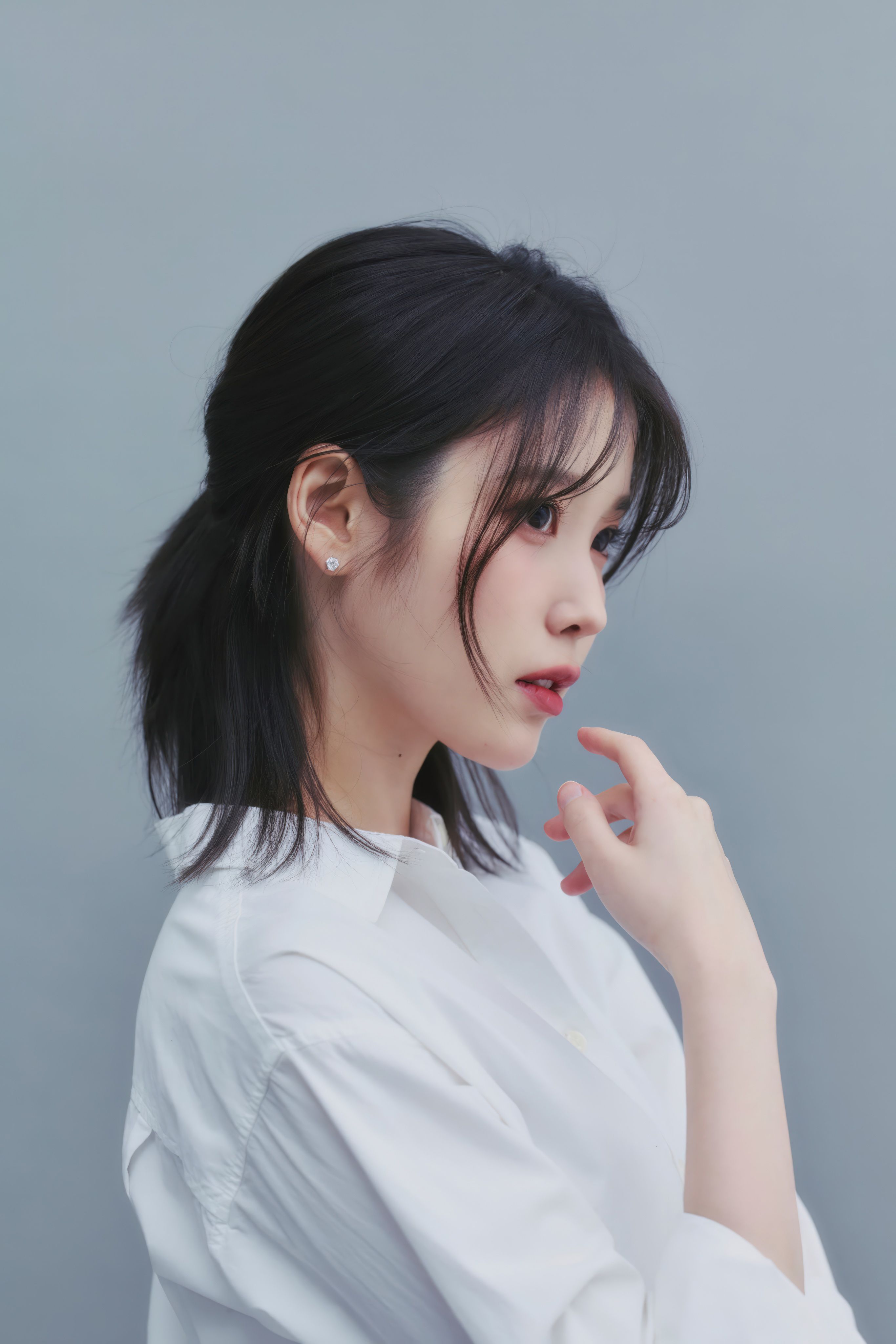 2731x4096 Lee Ji Eun Korean Women Asian Simple Background Portrait Portrait Display Wallpaper:2731x4096