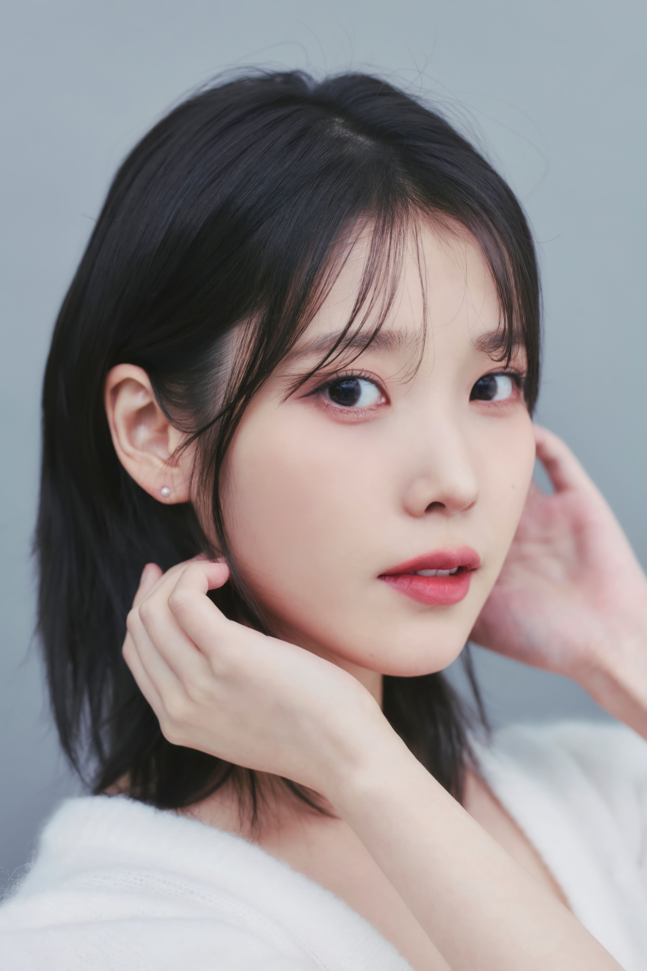 2731x4096 Lee Ji Eun Korean Women Face Asian Portrait Portrait Display Simple Background Wallpaper:2731x4096