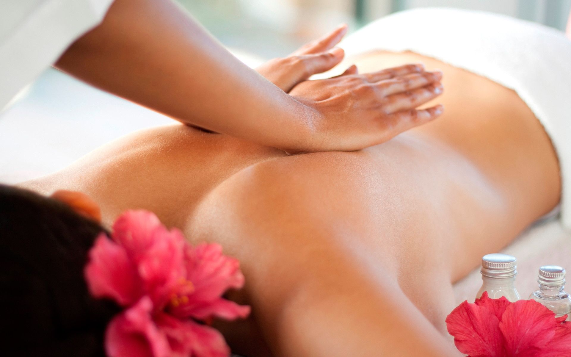 1920x1200 Magnetic Island massage treatments
