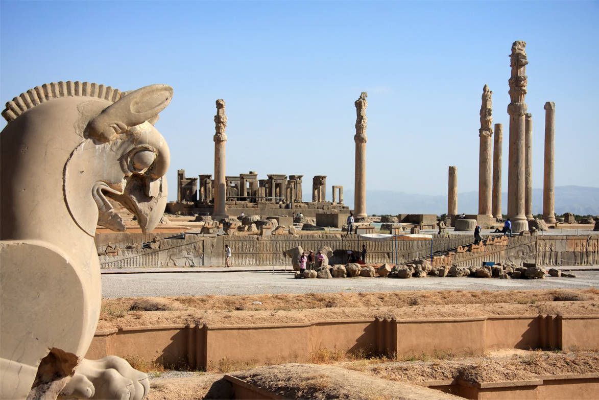 1173x783 Download Ancient Persian Statue In Iran Wallpaper