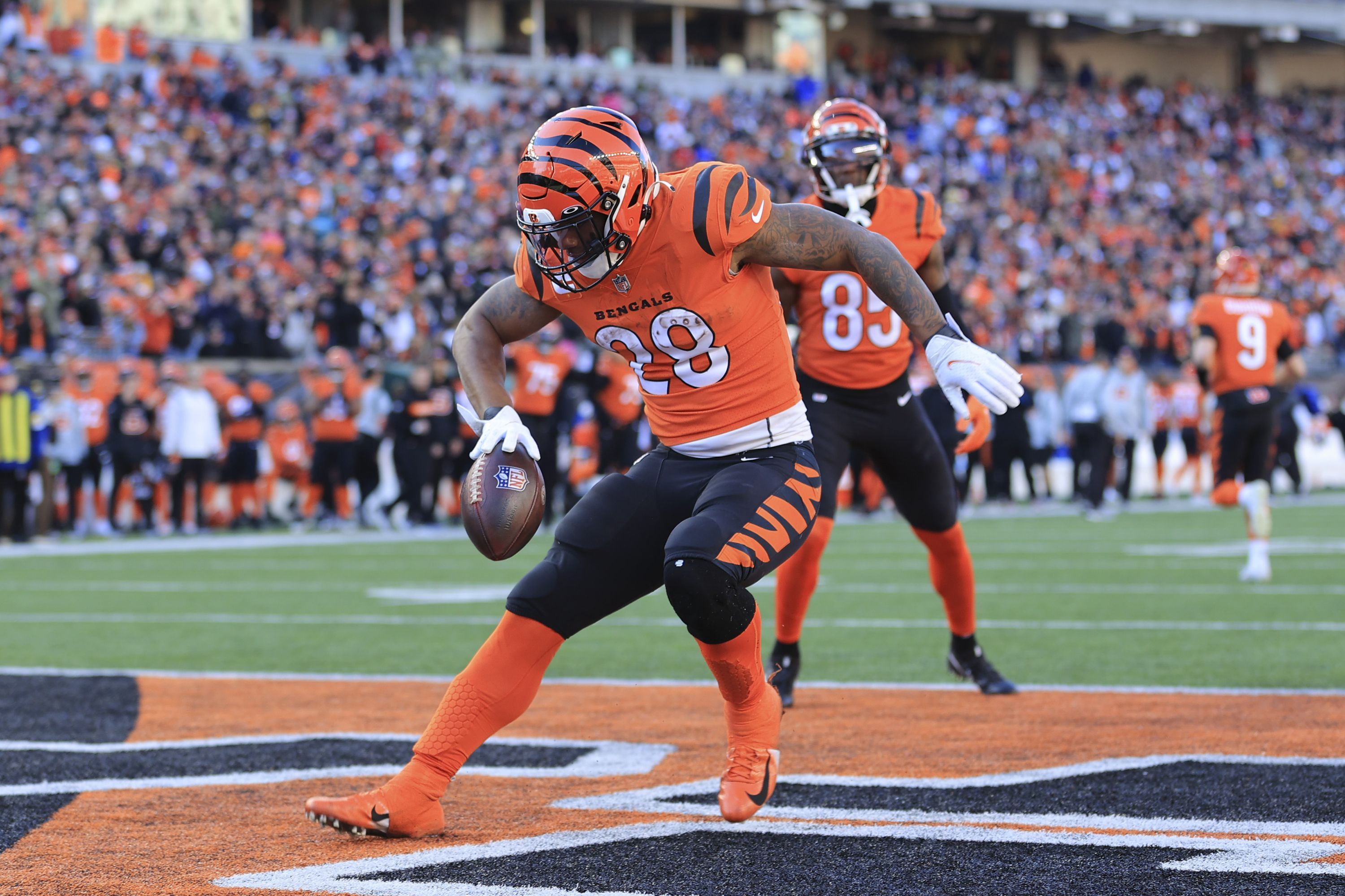3000x2000 Mixon Runs For Career High 165 Yards, Bengals Crush Steelers