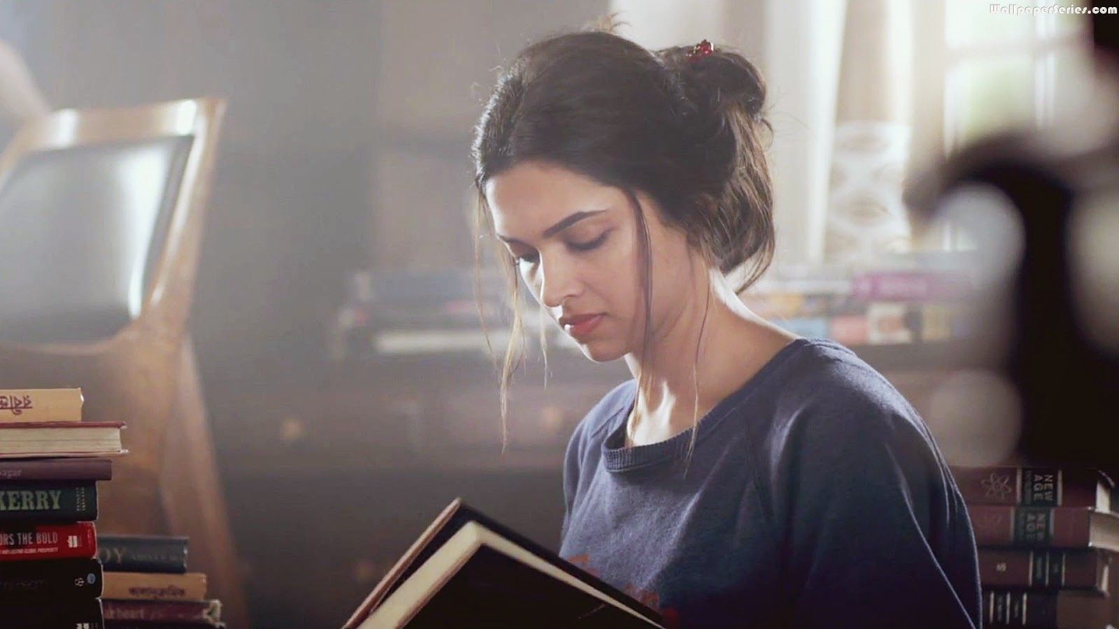 1600x900 Cute Deepika Padukone Piku Wallpaper