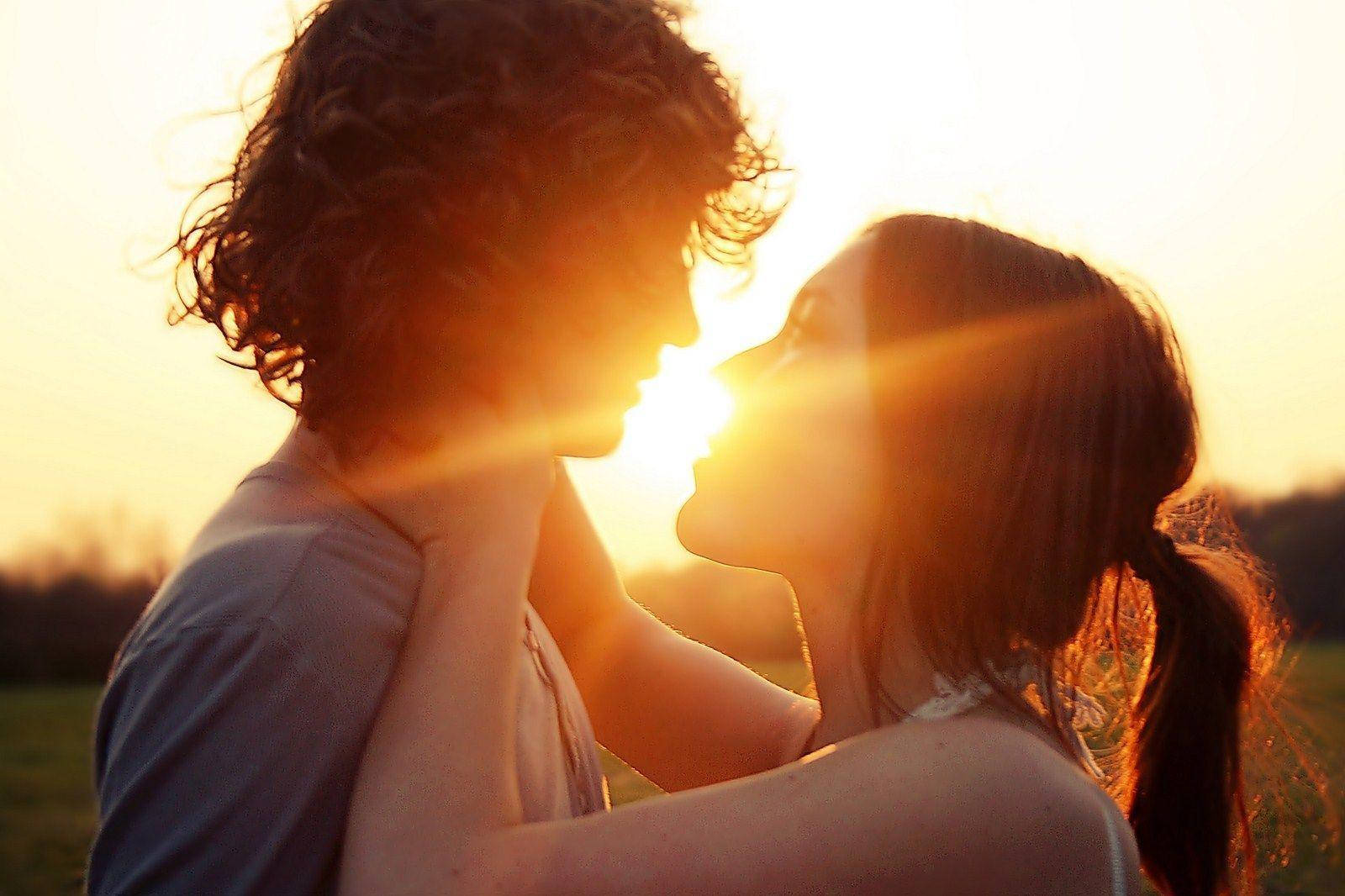 1600x1066 Romantic Couples Wallpaper