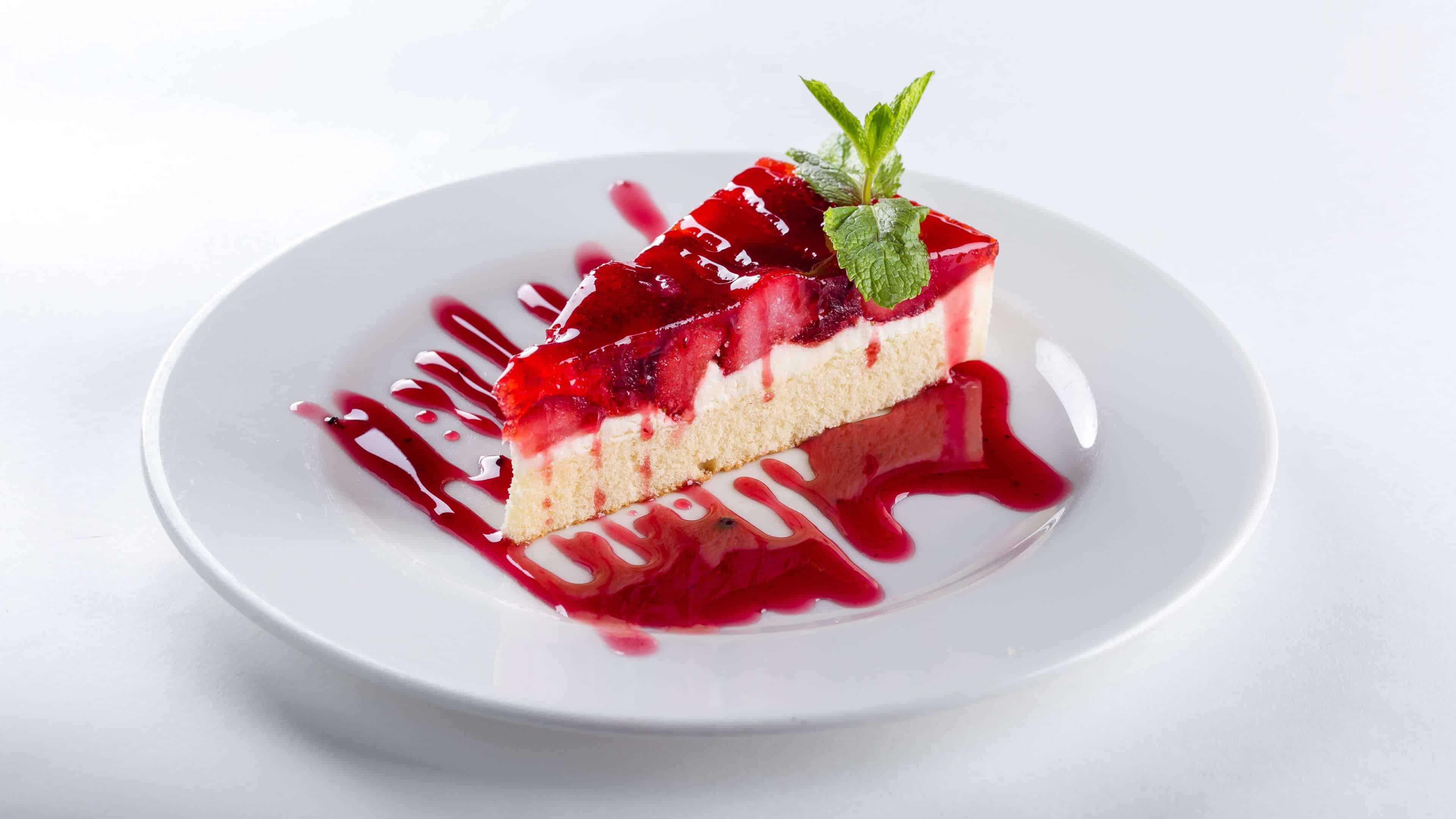 3840x2160 Strawberry Cake UHD 4K Wallpaper