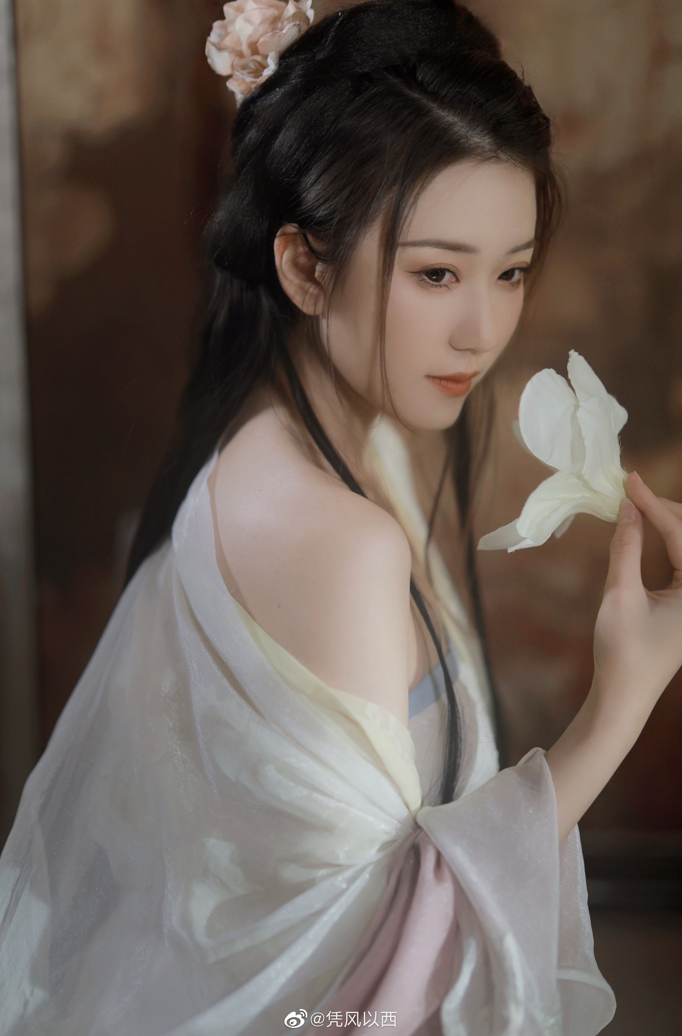 2184x3317 People Chinese Clothing Chinese Women Model Women Bare Shoulders Wallpaper:2184x3317