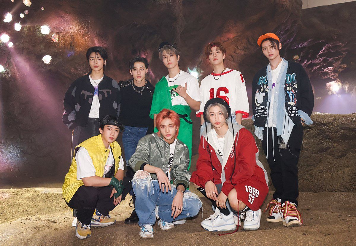 1200x829 Stray Kids Global