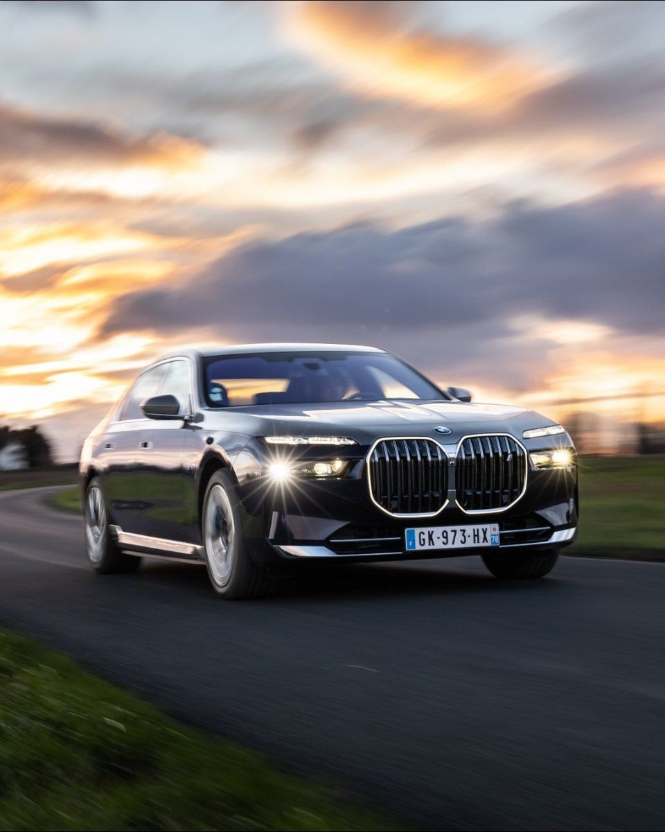 960x1200 BMW On X: Shine To The Beat Of Luxury ⚡️ The BMW I7. #THEi7 #BMWi The #BMW I7 XDrive60: Power Consumption 100 Km, CO2 Emission Km, Weighted Comb.: 19.6–18.4 KWh, 0 G. Electric Range