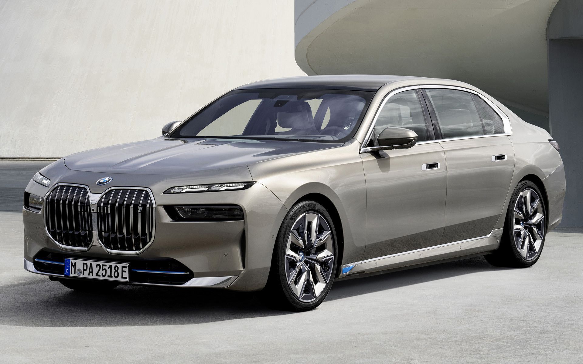1920x1200 BMW i7 and HD Image