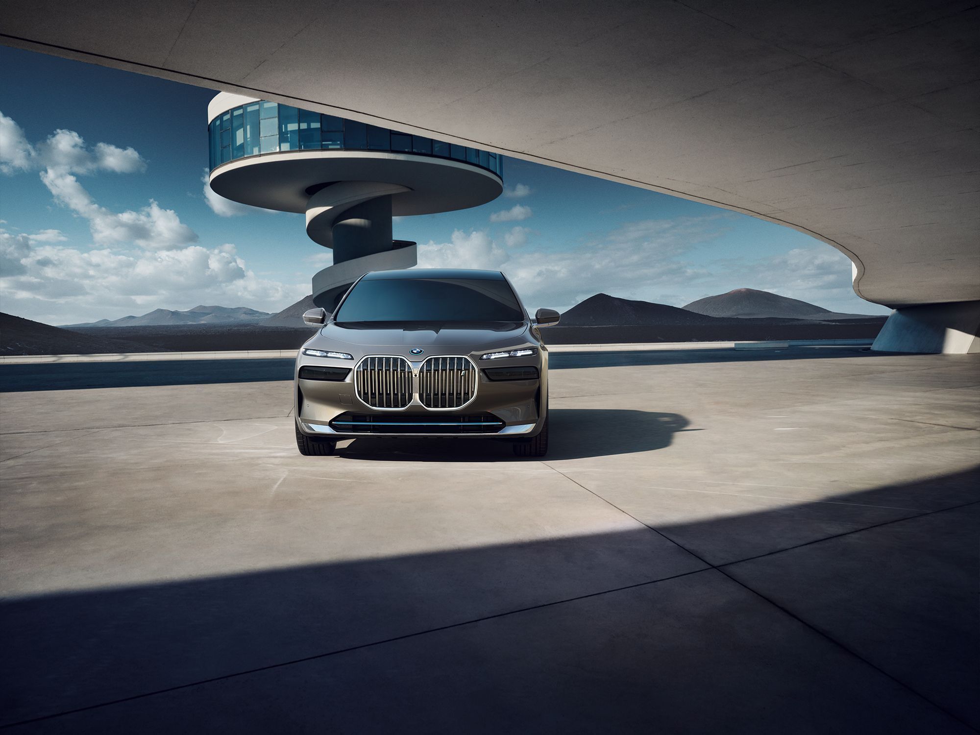 2000x1500 BMW i7