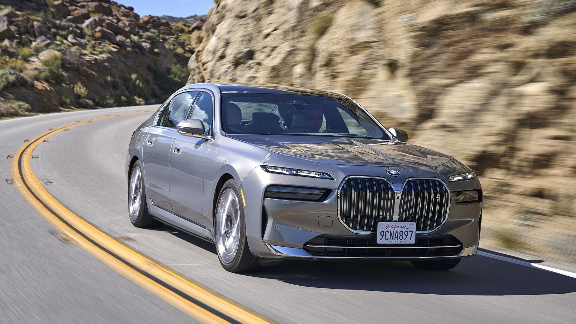 1920x1080 BMW i7 first drive: luxury from front to back in this new electric flagship