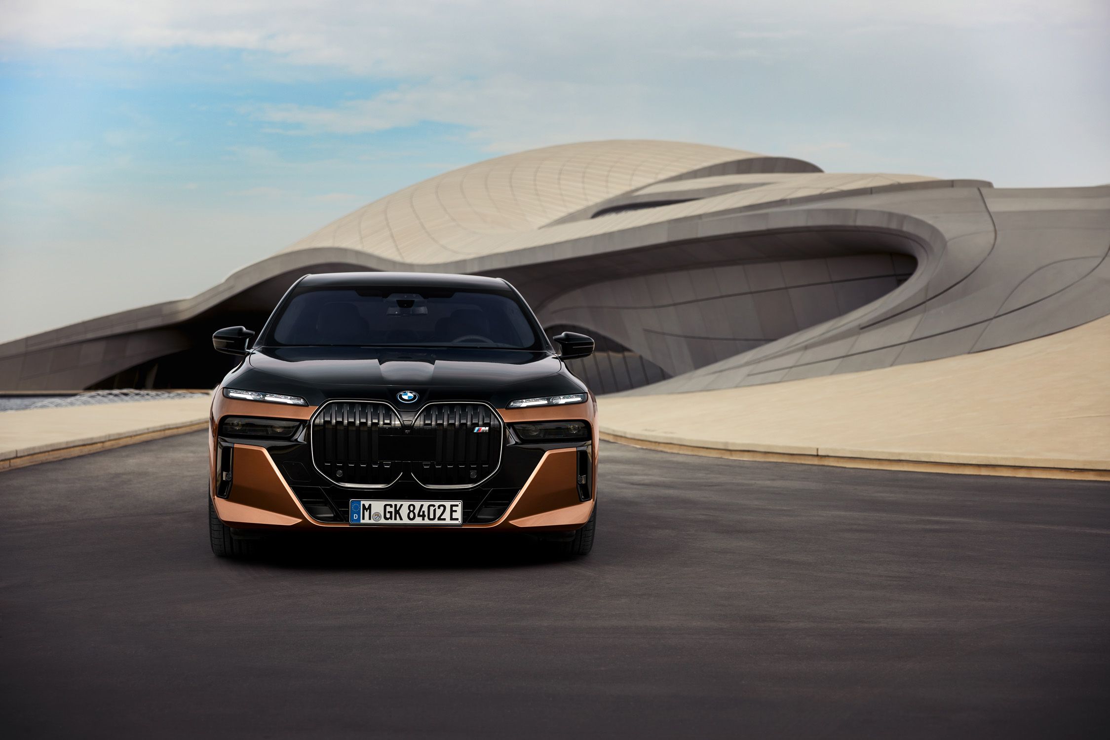 2249x1500 View Photo of the 2024 BMW i7 M70