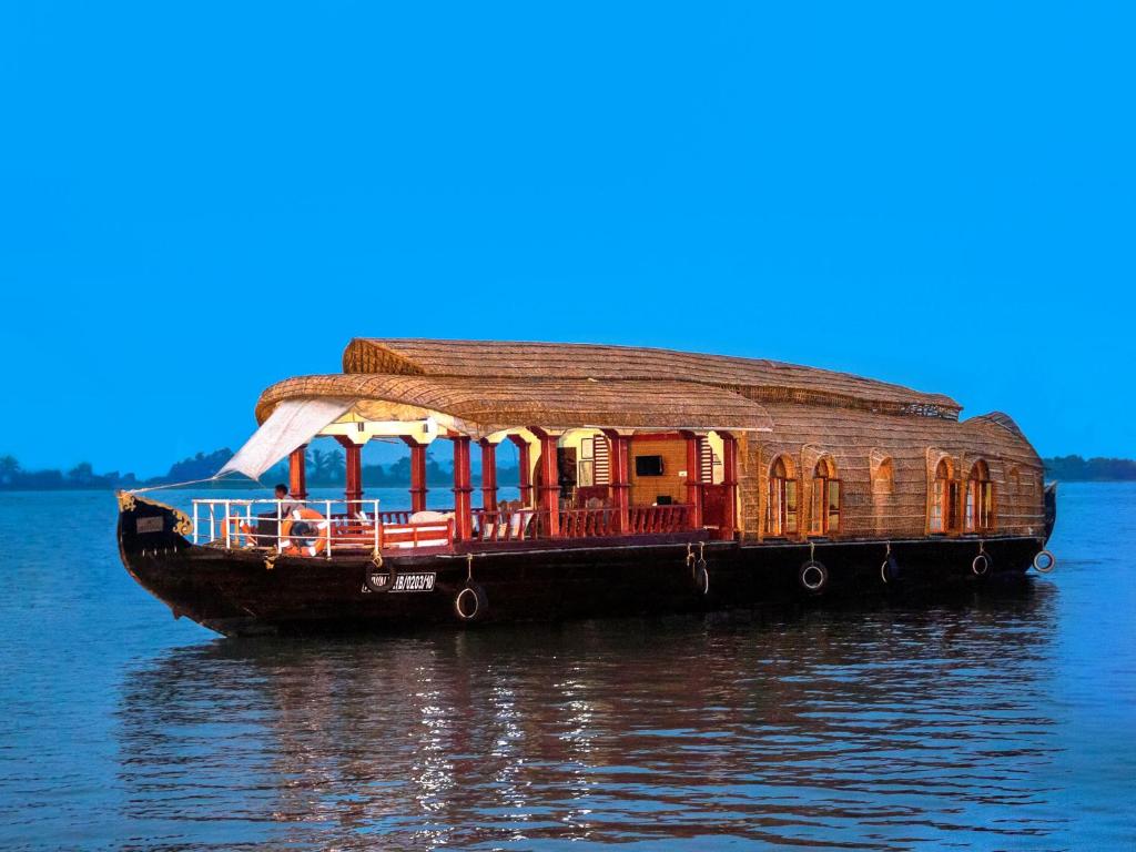 1024x768 Boat Aqua Jumbo Houseboats, Kumarakom, India