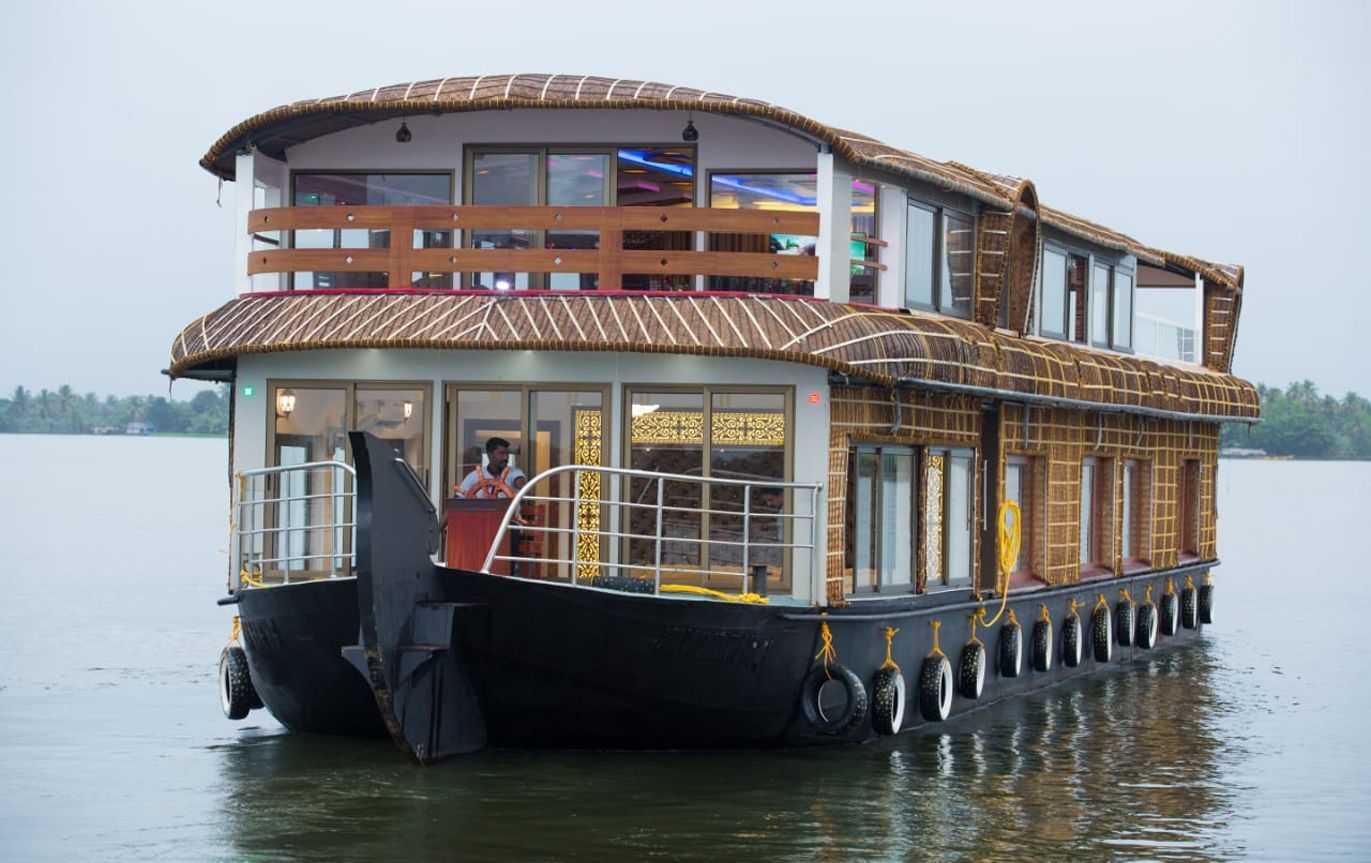 1371x863 Kerala Houseboat, Alleppey Houseboat, 1 bedroom houseboat, 1 Bedroom houseboat with upperdeck, houseboat day cruise, Best Alleppey Houseboats Packages, Houseboat Cruises, 3 Bedroom Houseboat, day cruise booking, Special Houseboat Cruises, best alappuzha