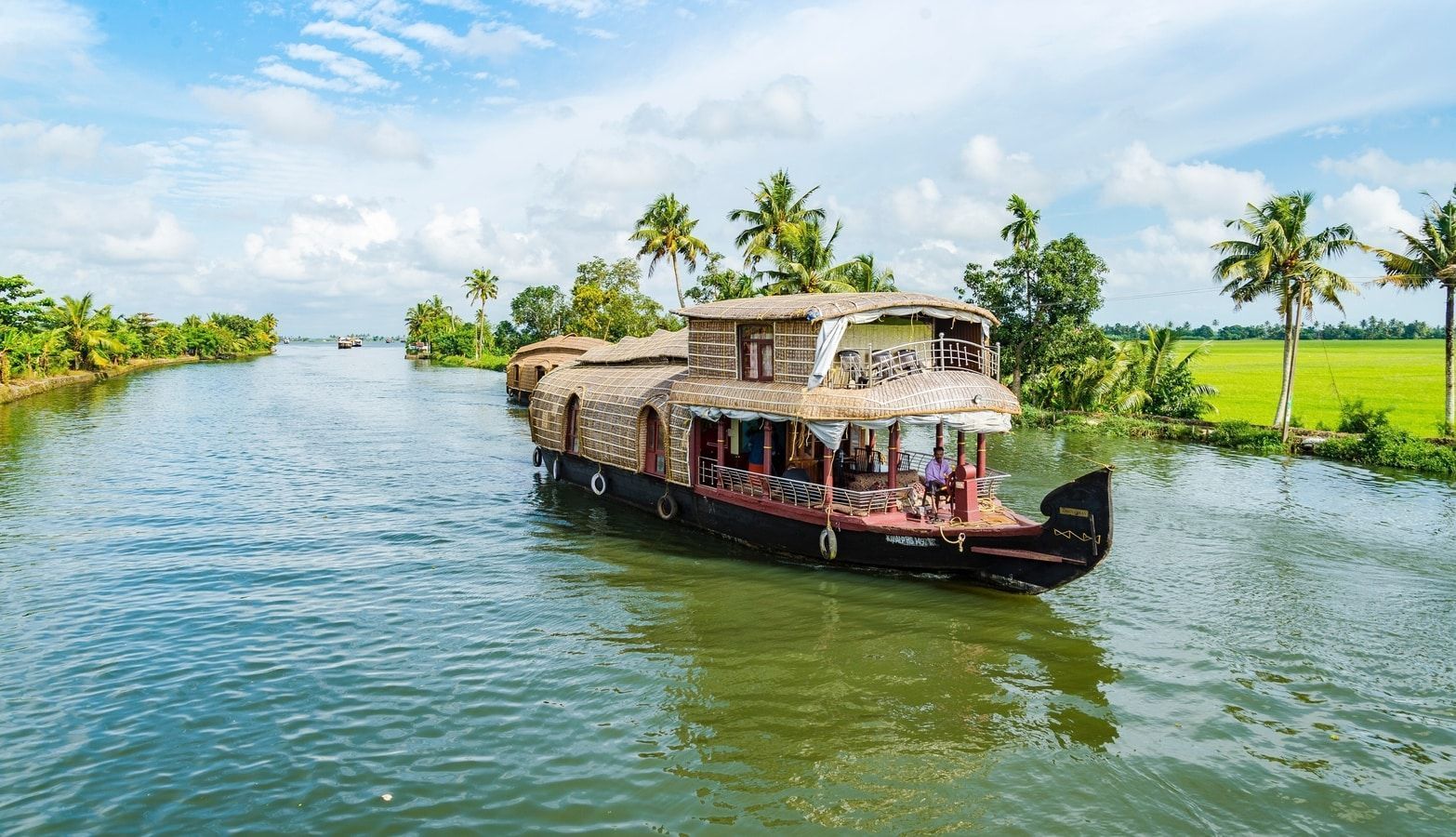 1566x900 places in India where you can enjoy the houseboat experience