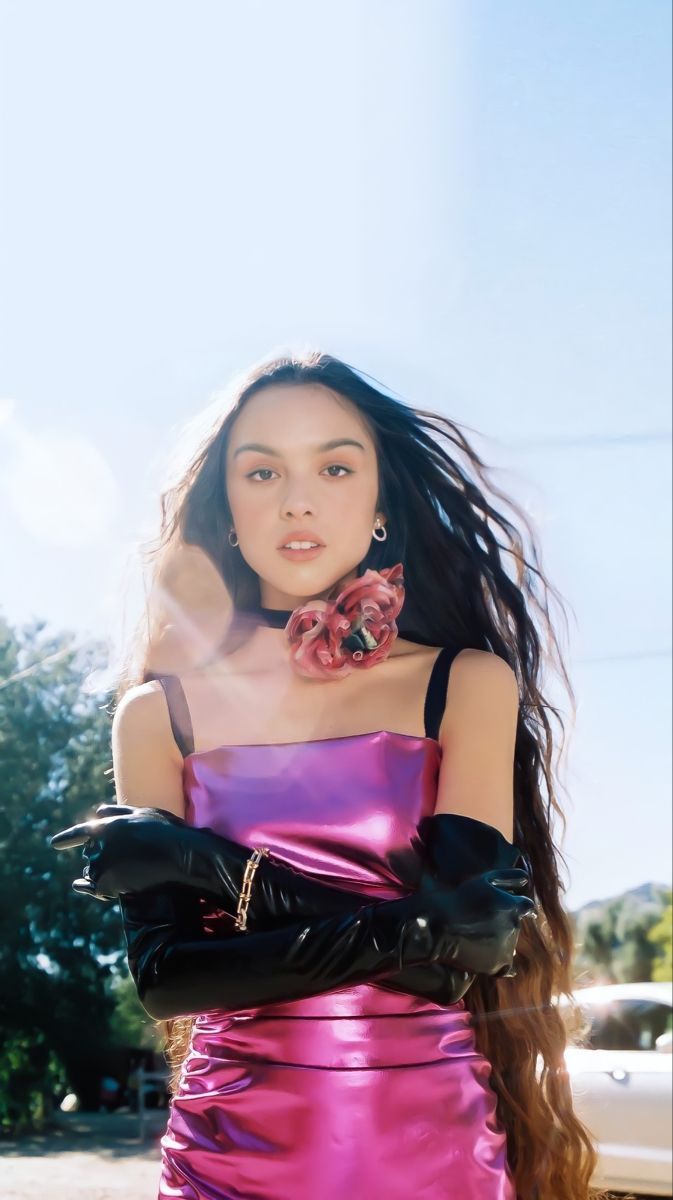 673x1200 Olivia Rodrigo Sour Wallpaper
