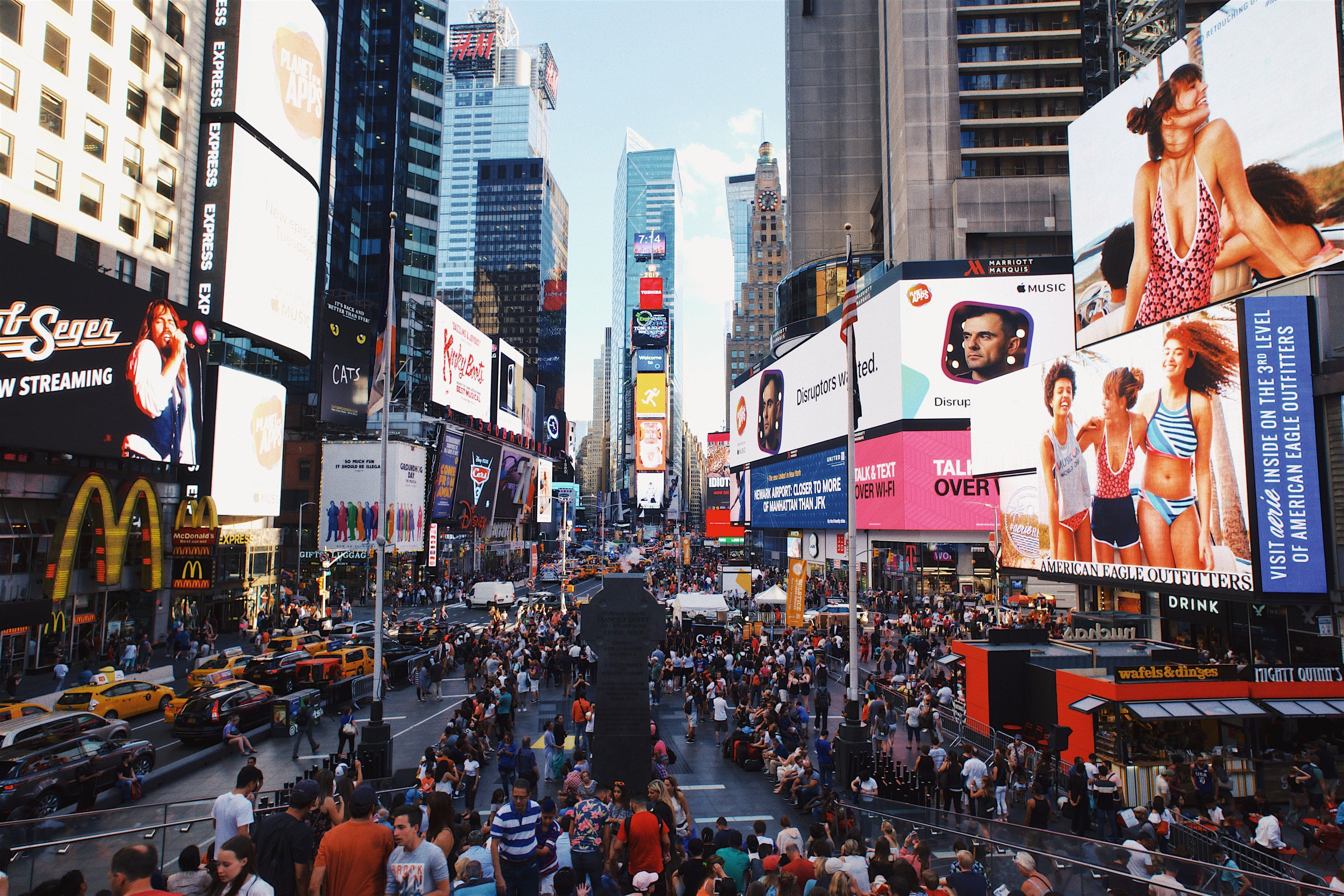 4896x3264 Wallpaper / city life, transportation, street, uSA, outdoors, city street, mode of transportation, built structure, city and Urban, group of people, square, city, nYC free download
