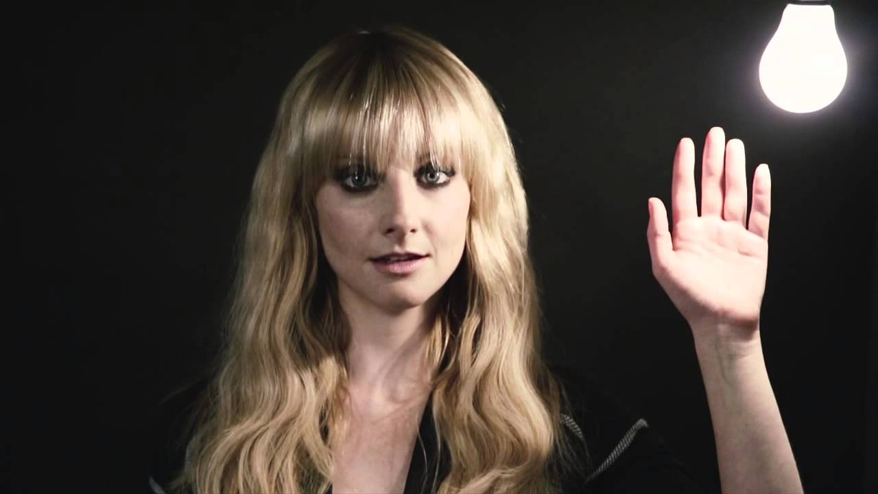 1280x720 The Beautiful People : Melissa Rauch