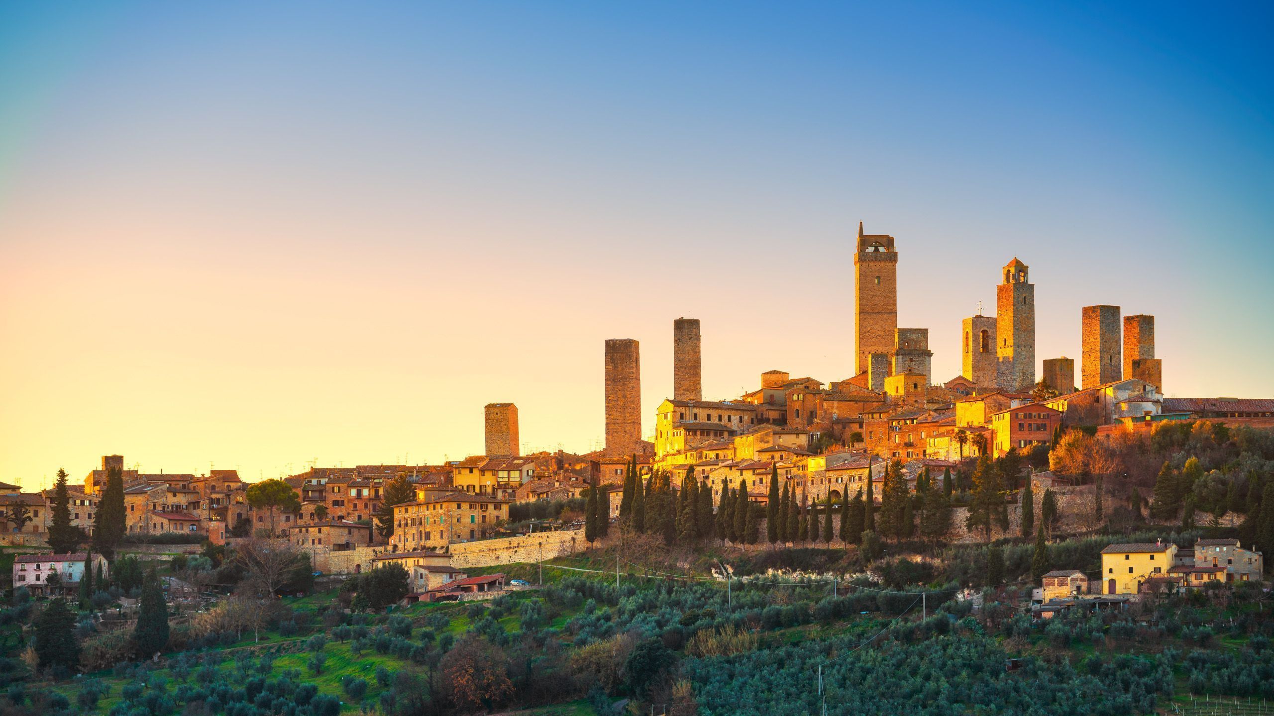2560x1440 Luxury Villas In Siena & San Gimignano 2023 2024. A&K Villas