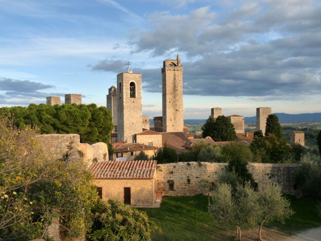 1024x768 A Day in The Medieval Hill Town of San Gimignano, Tuscany