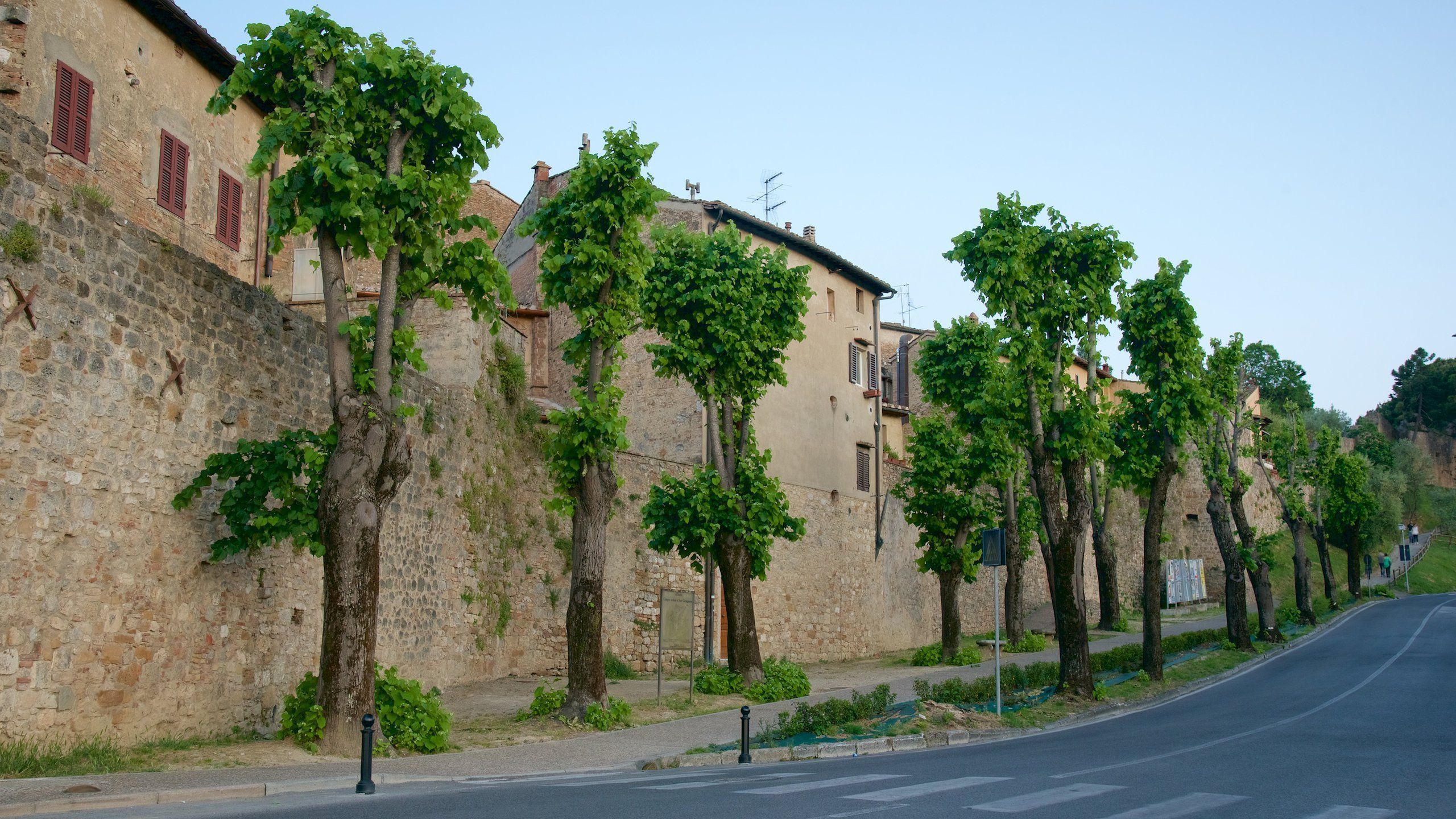 2560x1440 Visit San Gimignano: 2023 Travel Guide for San Gimignano, Tuscany