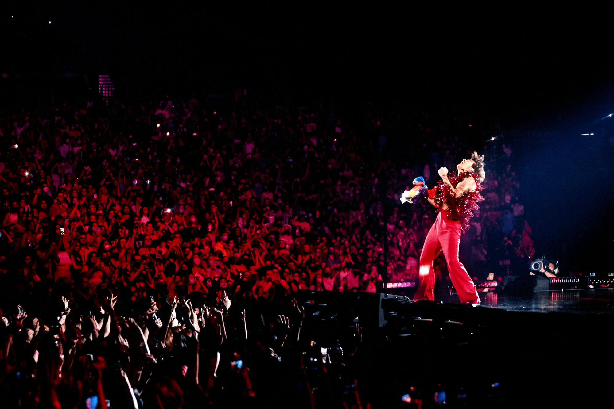 2000x1334 Harry Styles Finds His Way Back Home on Harry's House