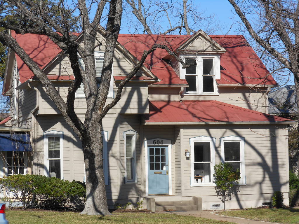 1024x768 Beautiful North American House. Used
