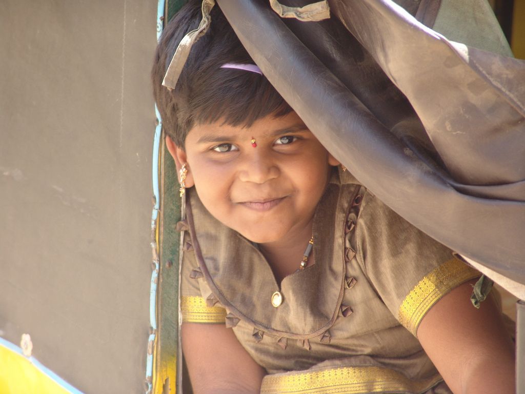 1024x768 Tamil girl in