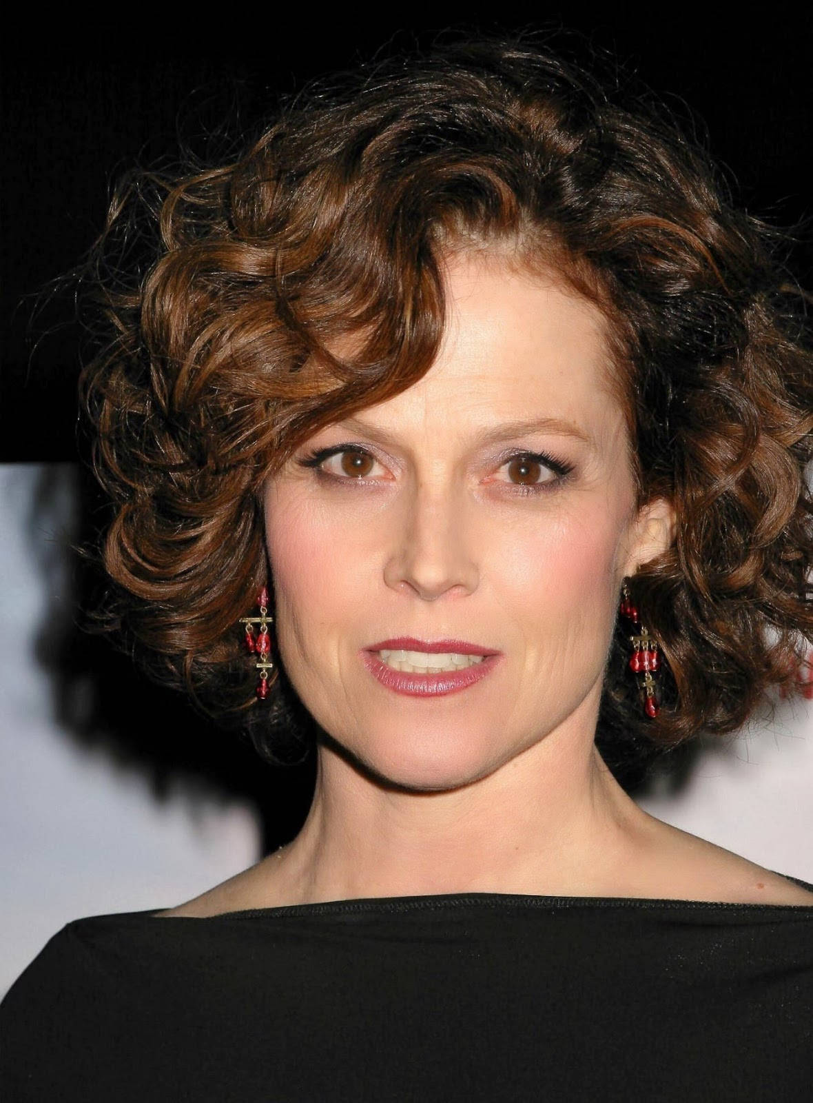1180x1600 Sigourney Weaver Wallpaper
