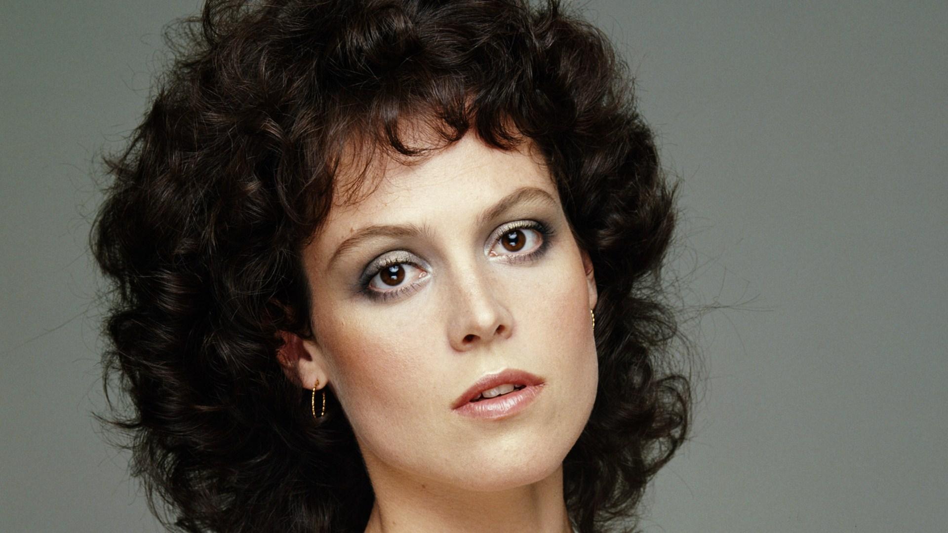 1920x1080 Sigourney Weaver Wallpaper