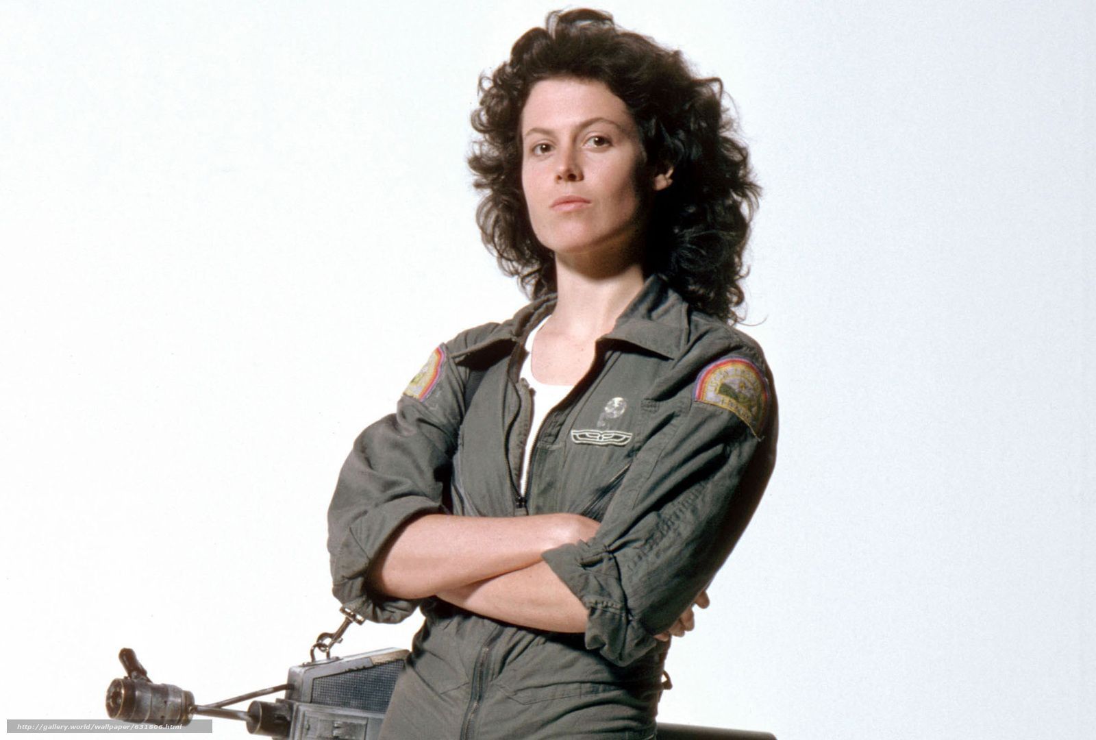 1600x1080 Download wallpaper Sigourney Weaver, Alien, flamethrower free desktop wallpaper in the resolution 1964x1326