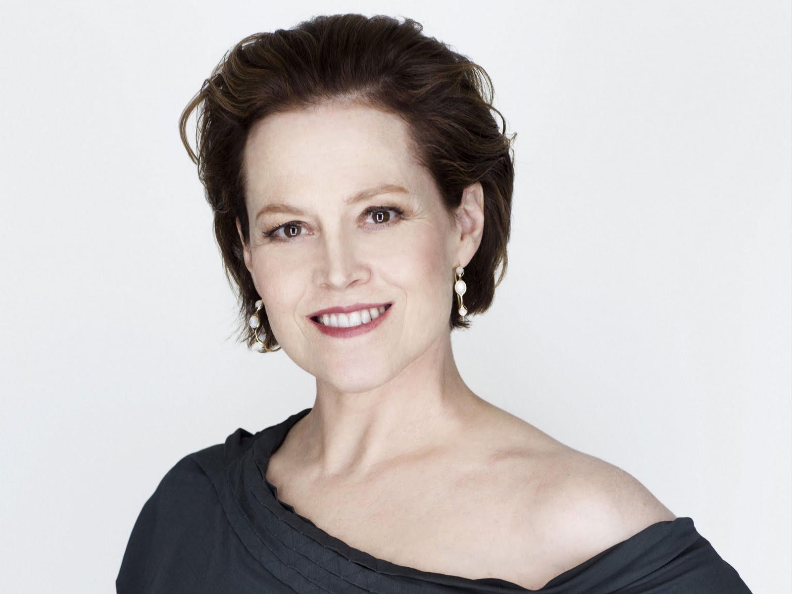 1600x1200 Sigourney Weaver Wallpaper