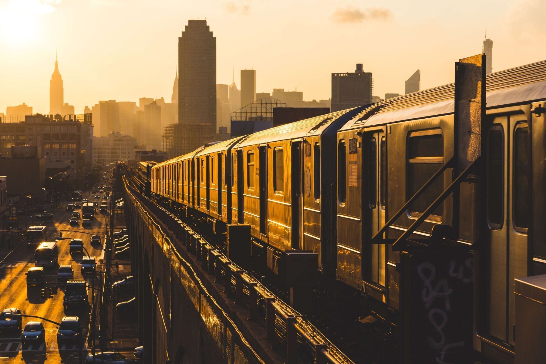 1800x1200 Train in New York