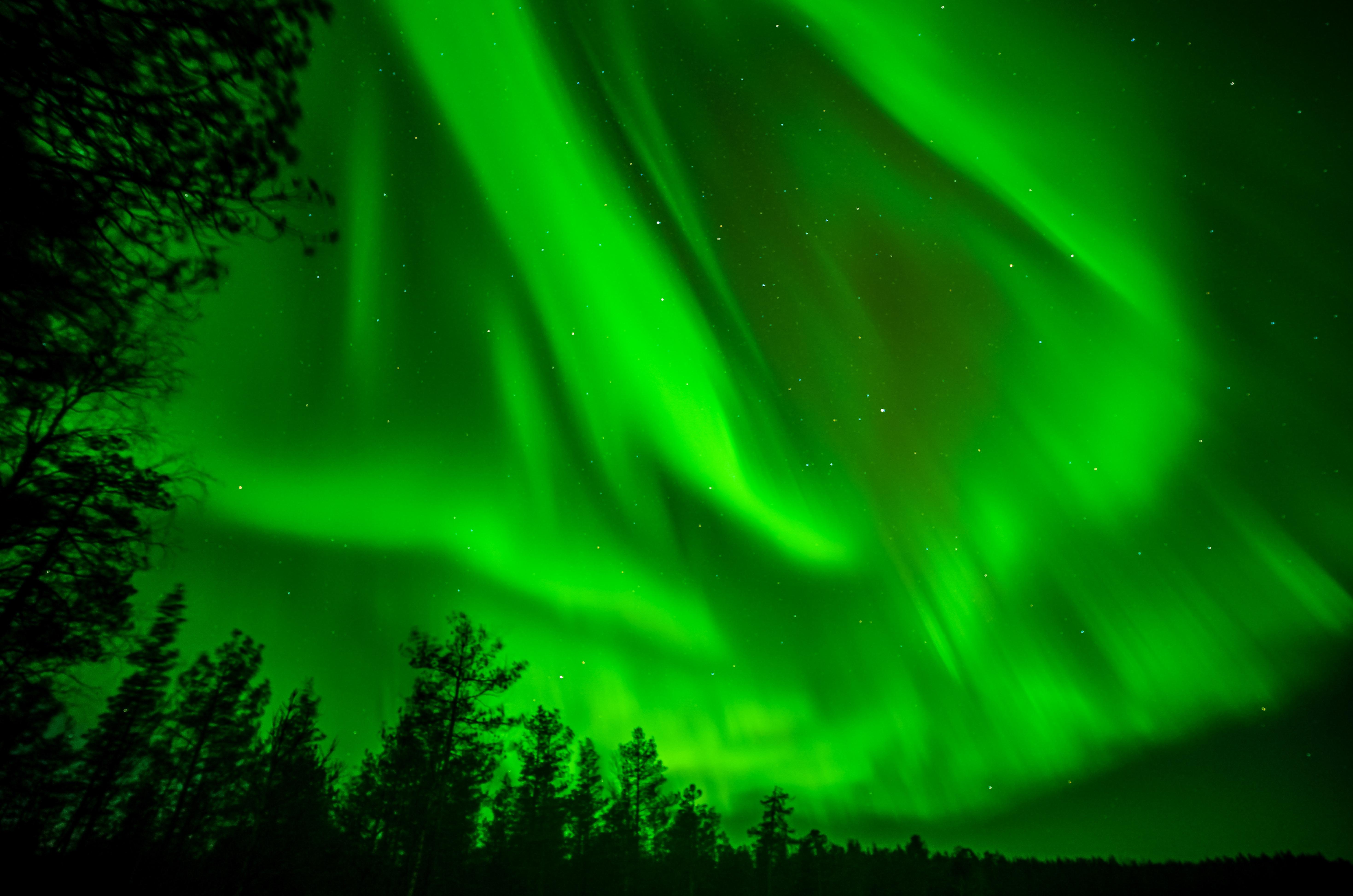 5877x3892 ITAP of a rare aurora in Rovaniemi, Finland