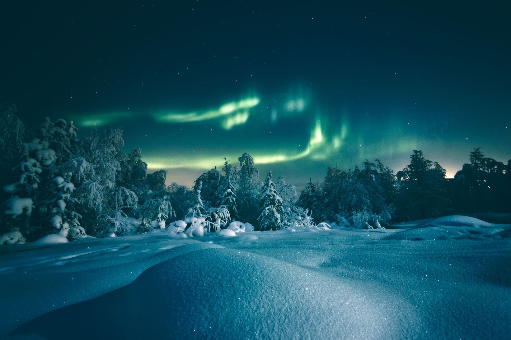 1642x1094 Flames of the northern sky. Rovaniemi, Finland [1641x1094] [OC]