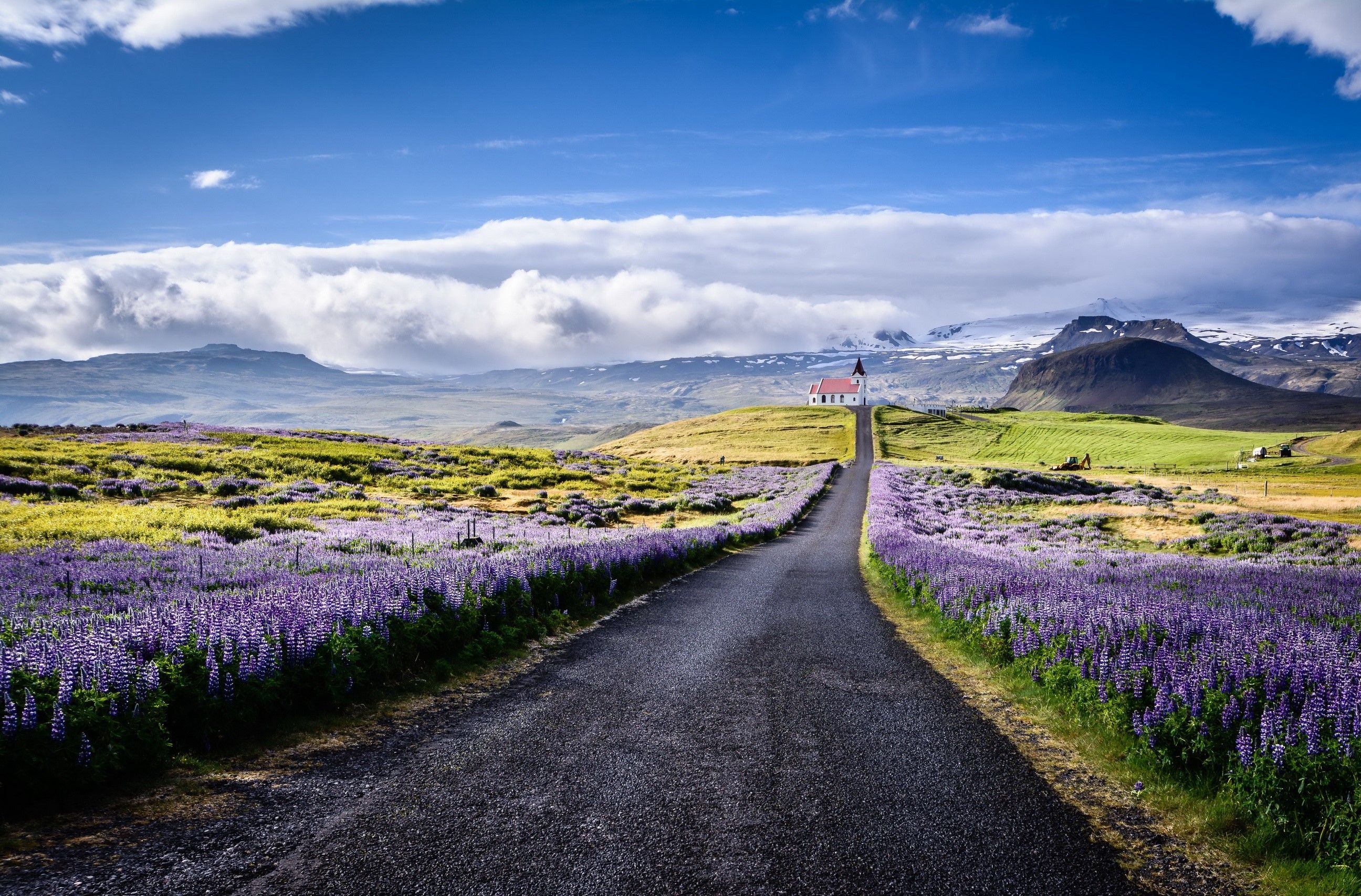 2592x1707 Wallpaper / road, spring, landscape, sky, lavender free download