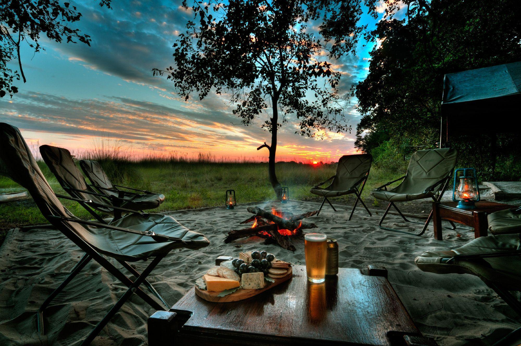 2000x1328 Camping Wallpaper