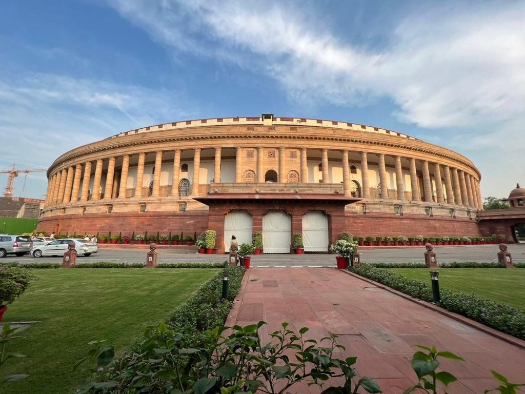 1024x768 Uživatel ANI na Twitteru: „Congress MPs to meet Lok Sabha Speaker to complain against BJP MPs and Council of Ministers who were present in the confrontation with Congress interim president Sonia Gandhi
