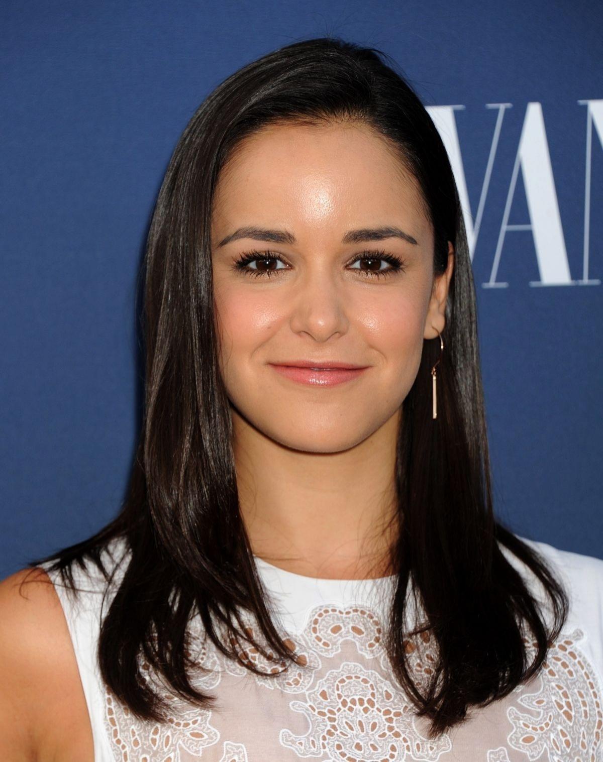 1200x1517 Melissa Fumero At Nbc Universal Vanity Fair Party Wallpaper. 照片图像