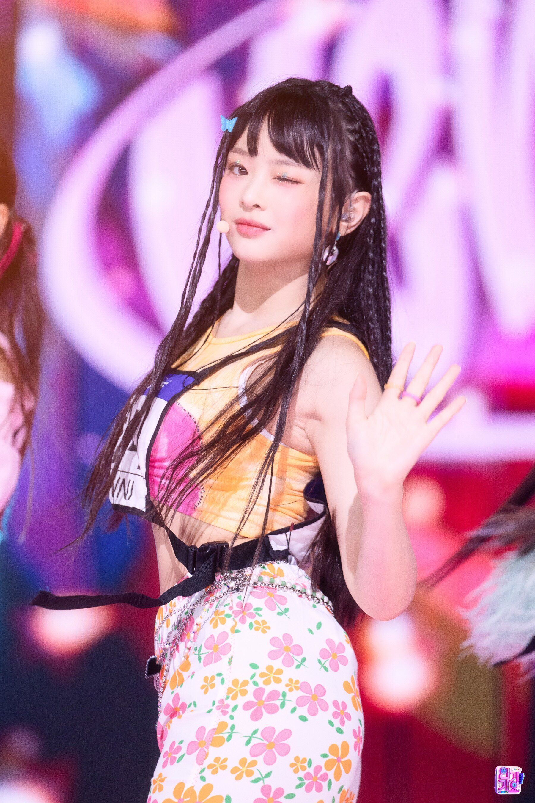 1800x2700 NewJeans Hanni - 'Attention' at Inkigayo