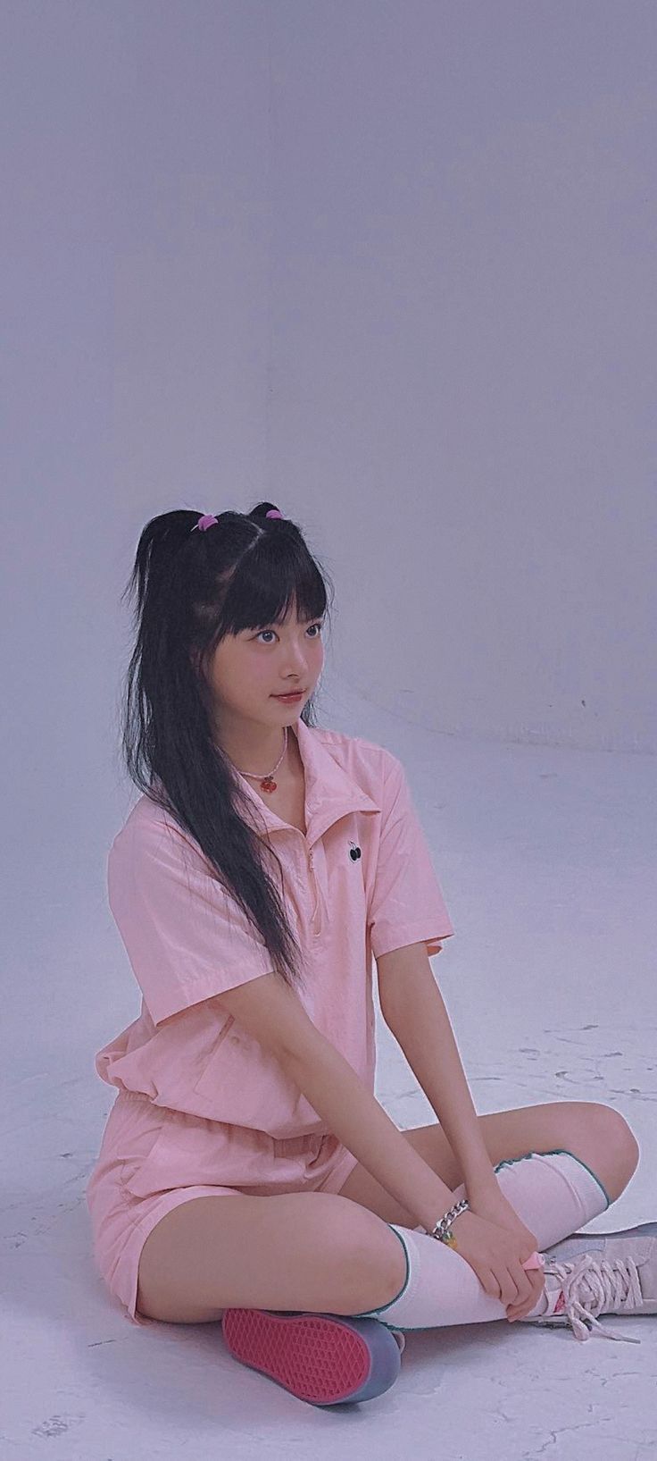 736x1635 