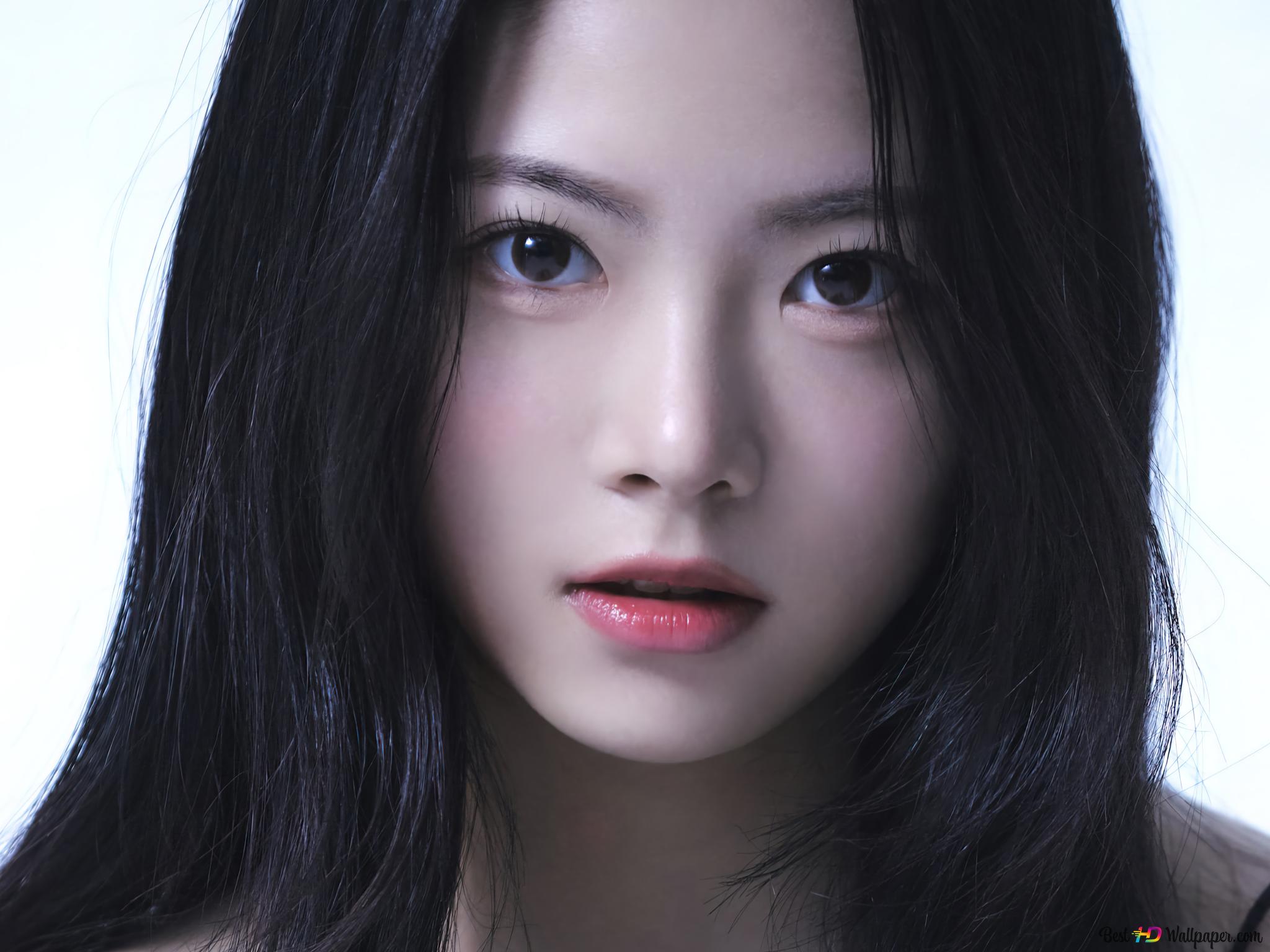 2048x1536 Hong Eunchae Sserafim (Kpop Girls Group) 4K wallpaper download