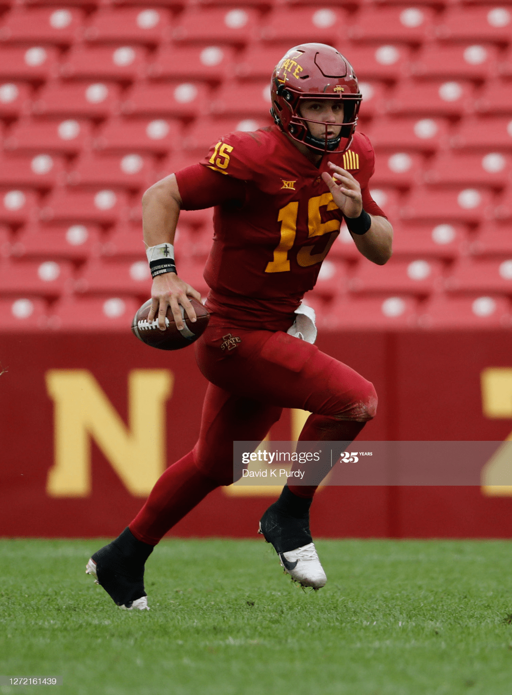 1000x1359 Quarterback Brock Purdy of the Iowa State Cyclones scrambles for. Iowa state, Iowa state cyclones, Iowa
