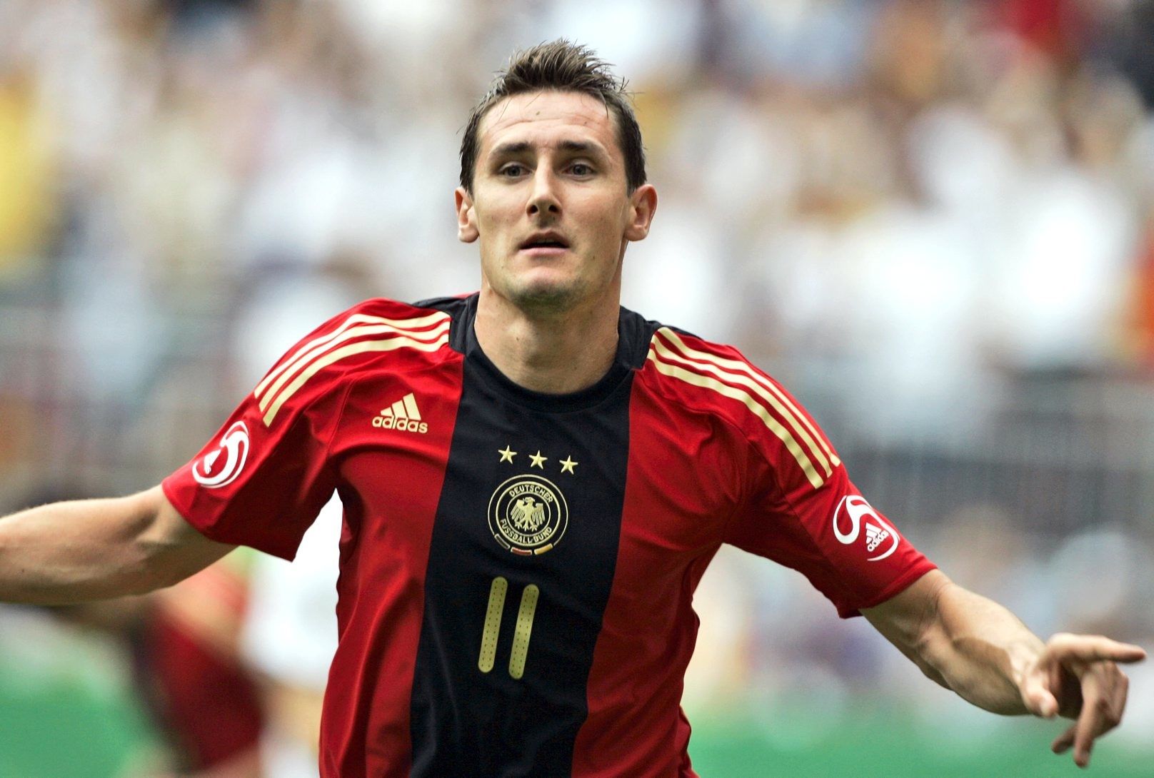 1616x1090 Miroslav Klose Football Wallpaper