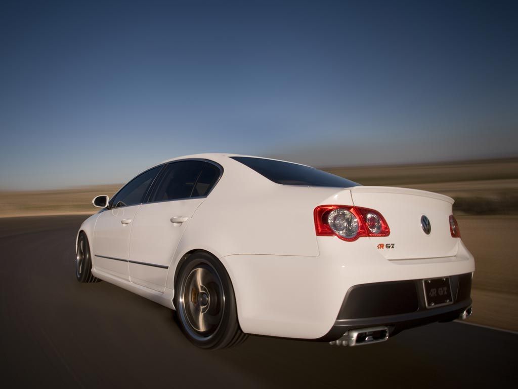 1024x768 Volkswagen Passat R GT (2005) 4 of 4