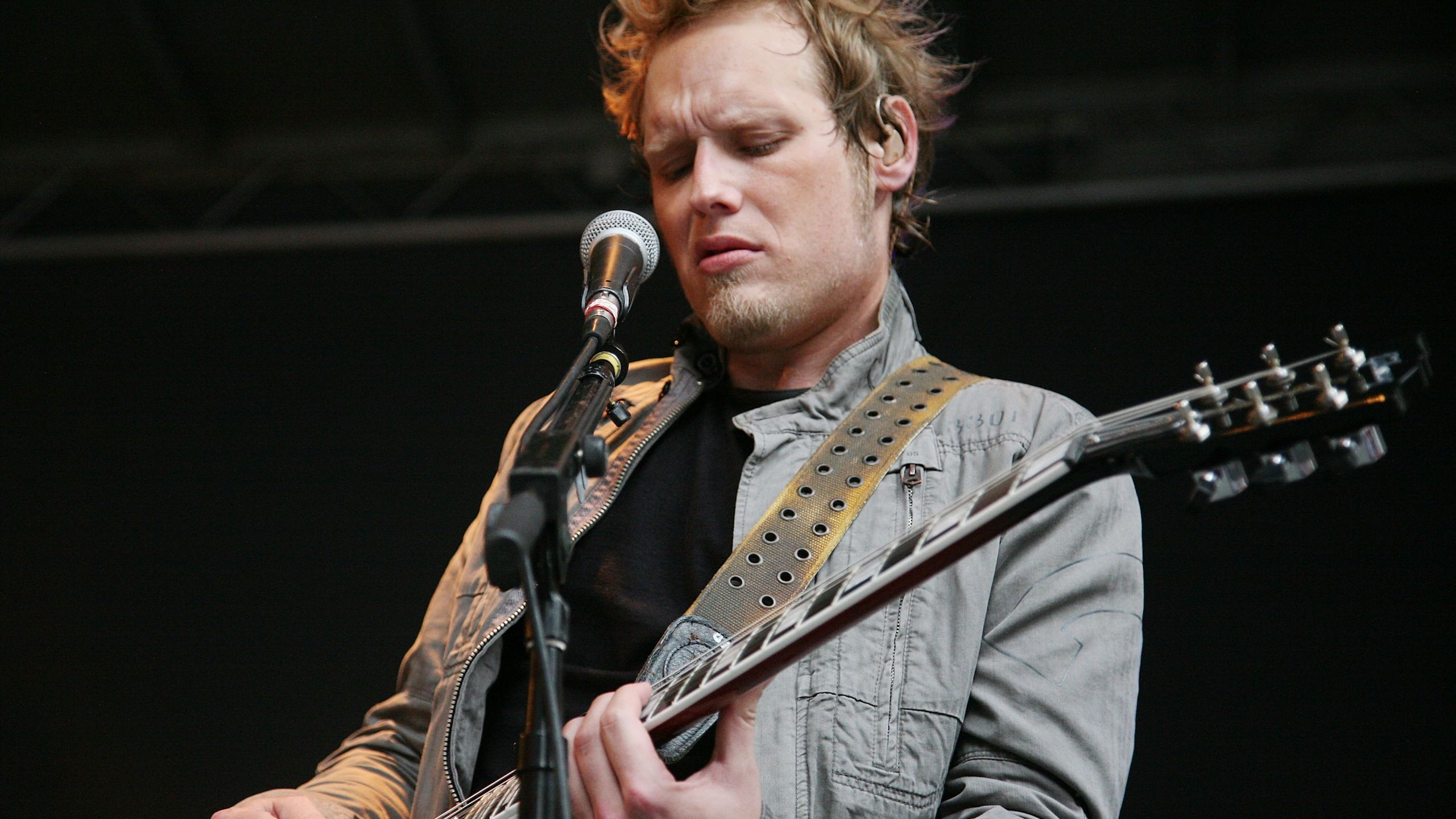 2560x1440 Father Of 3 Doors Down's Matt Roberts Reveals Details Of Son's Death