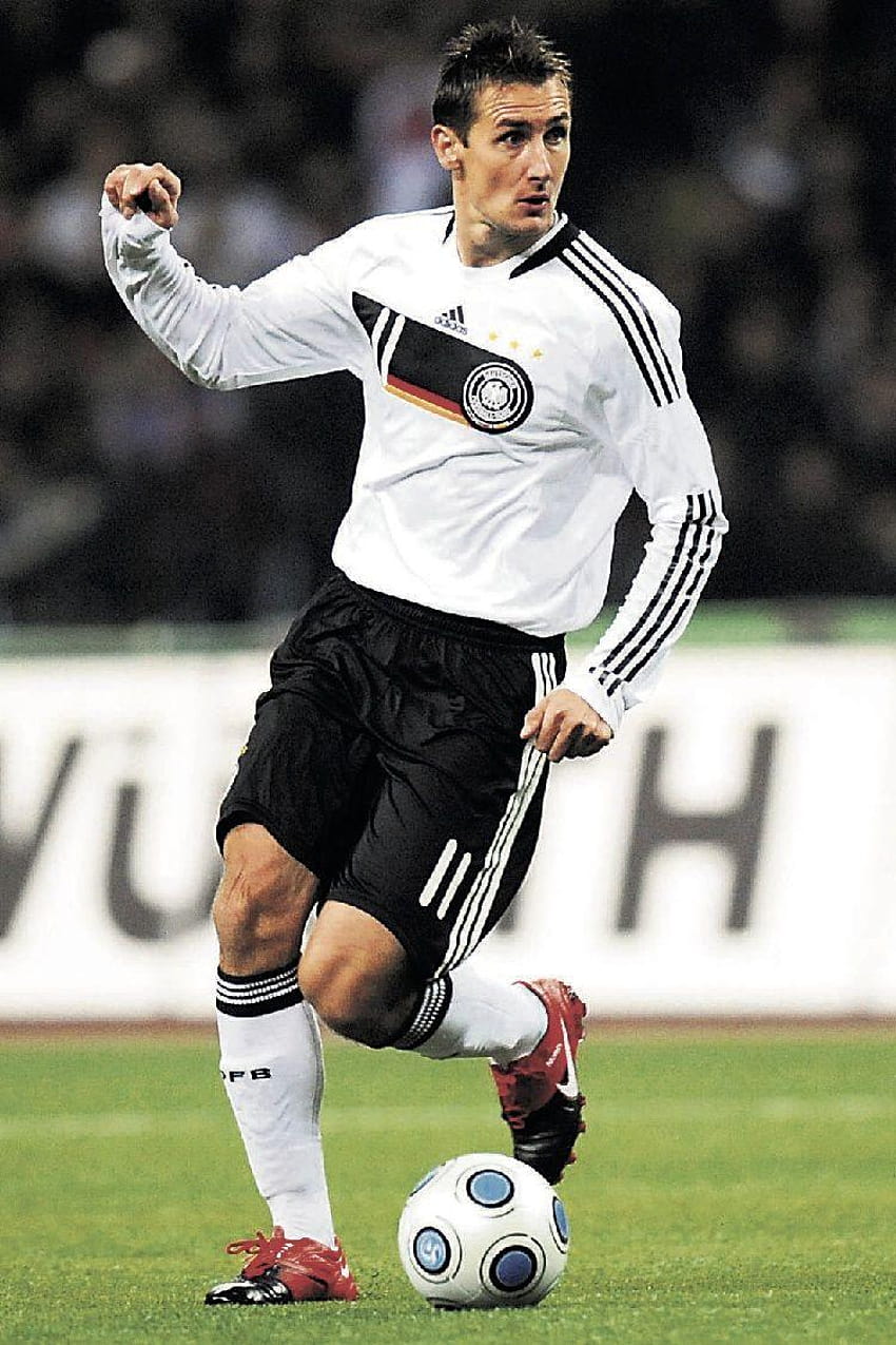 850x1275 Football Player's Biography 7: Miroslav Klose HD phone wallpaper