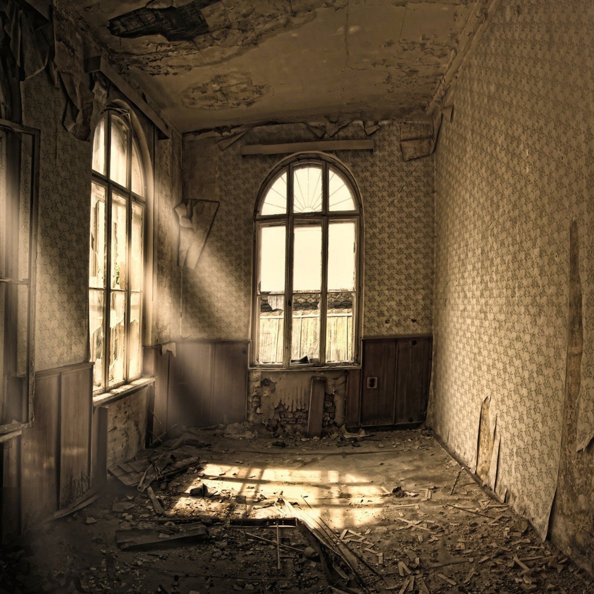 2048x2048 Preview wallpaper building, old, room, ruin, windows 2048×2048